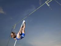 FB体育注册网址-赛道与球场，速度与纪律的双重奏