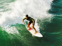 FB体育APP-冰火对决，上海滩的爵士之夜，拉文在重压之下奏响最强音