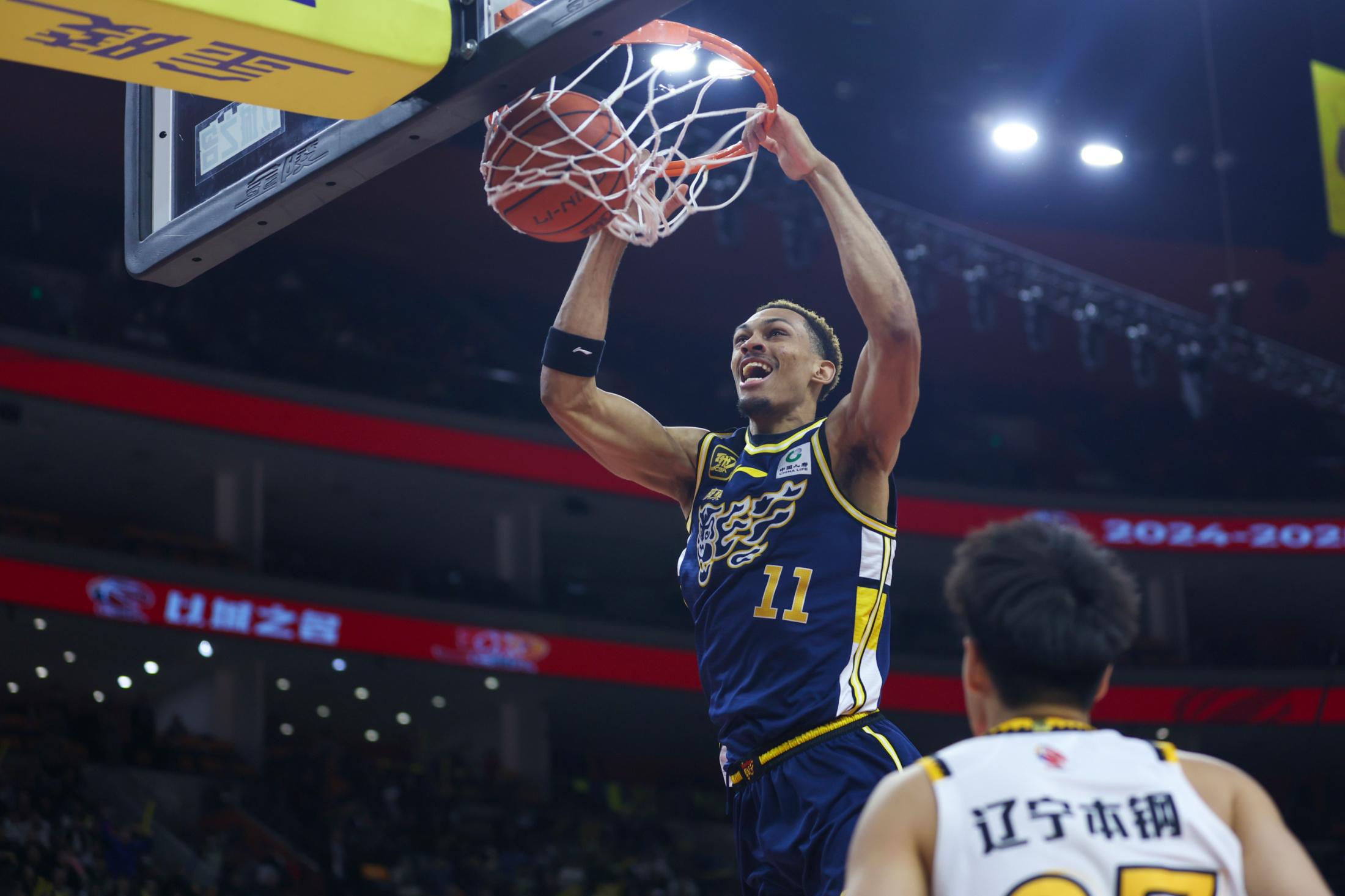 球员实力强劲,体育界掀起高潮的简单介绍 球员实力强劲,体育界掀起高潮的简单介绍