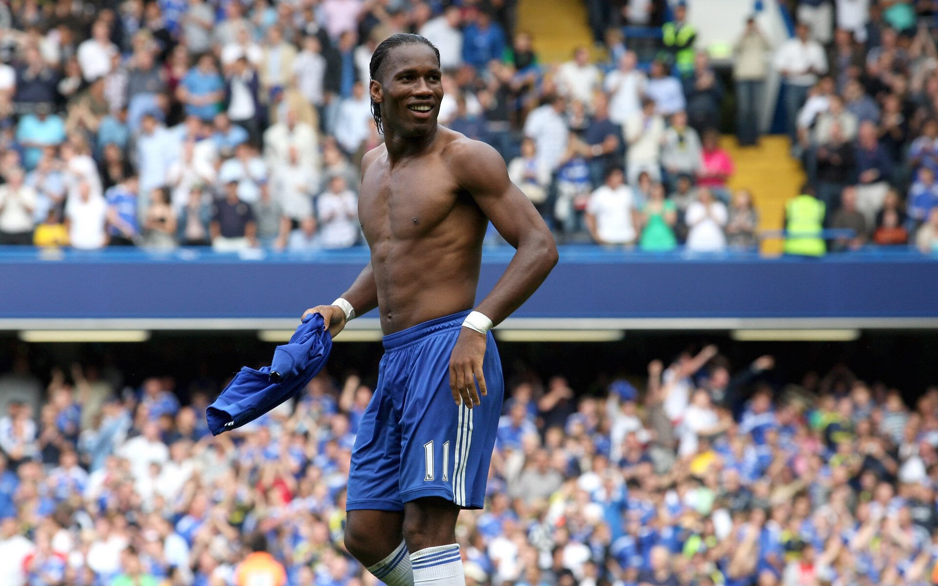 国王掀翻深圳队,利拉德统治全场,当东方传奇遇上西方王者