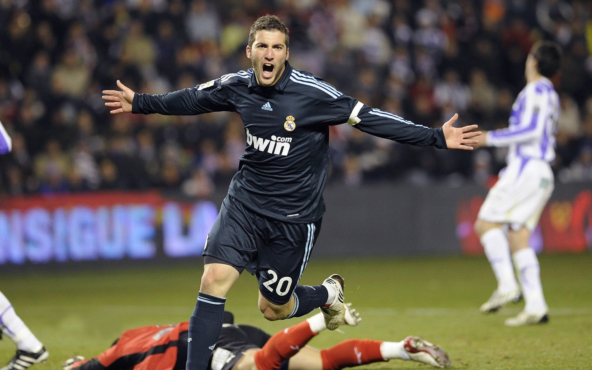 欧冠淘汰赛之夜,当锡安将禁区变成他的王国